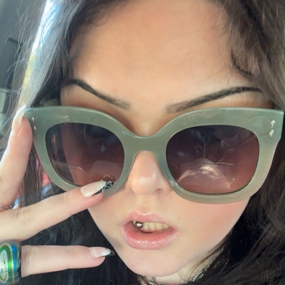 Meet your Posher, Kayla - Picture 1 of 1